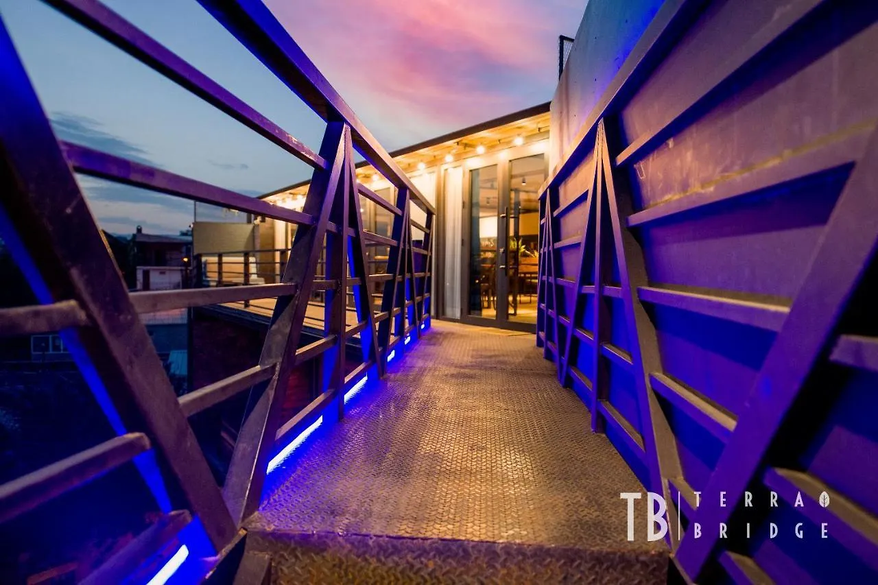 Terra Bridge Hotel Tbilisi Inn